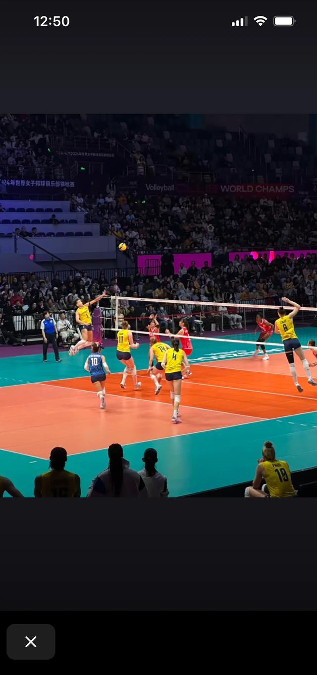 包含激烈比拼瞬间爆发，球场气氛紧张刺激的词条