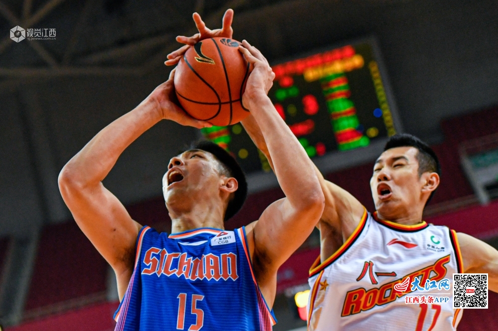 湖南男篮客场逆转成功，结束连败