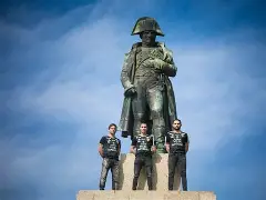 包含阿雅克肖力挫梢，势不可挡向前迈进的词条