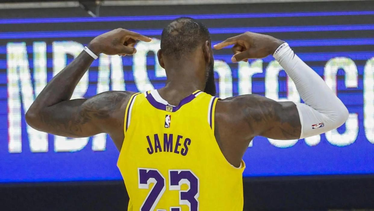 震撼！詹姆斯在足球赛场险胜对手！的简单介绍