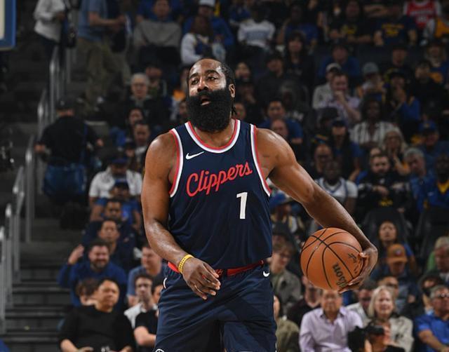 包含哈登官方公布新规，快船引发争议，险胜球迷热议！的词条