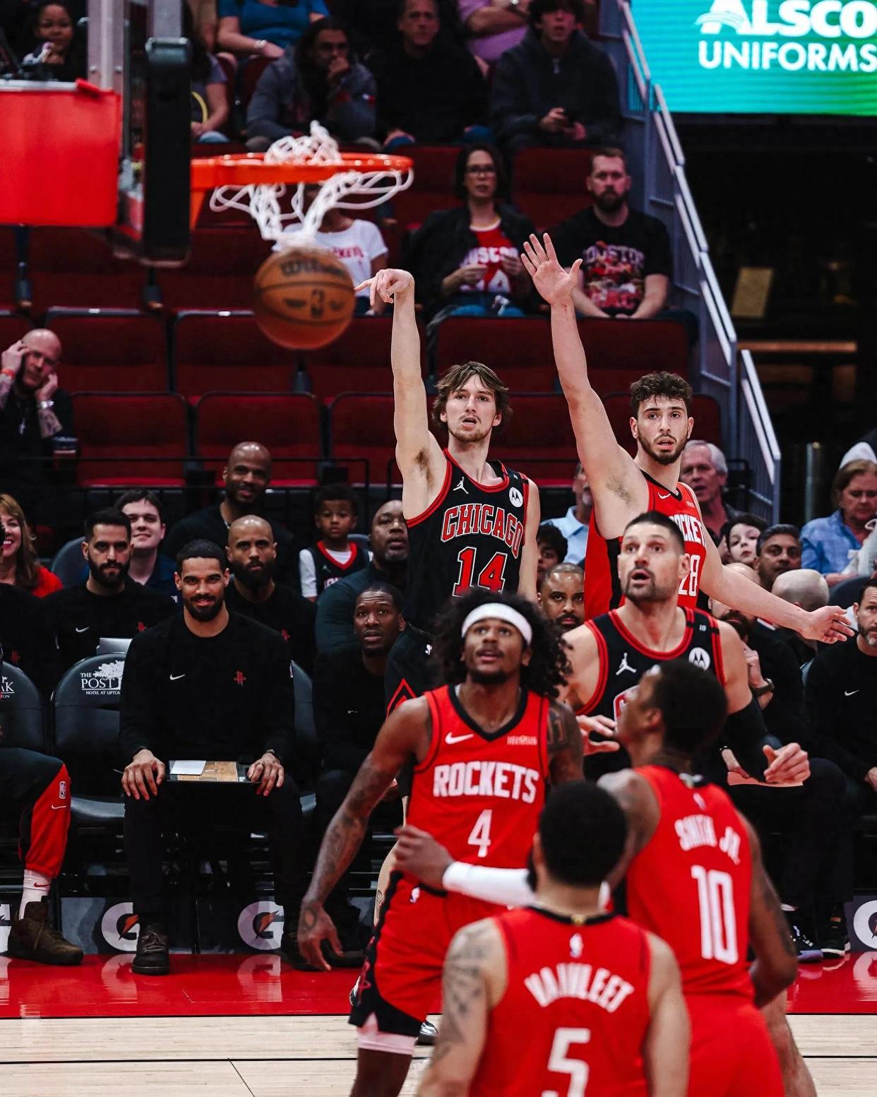 火箭狂砍引发争议分，威金斯迎来新赛季高光！