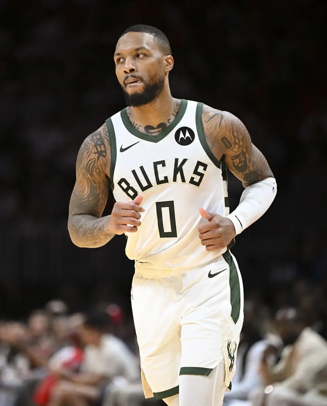 东契奇迎来七赛季出色发挥，日本队观众热烈欢呼！